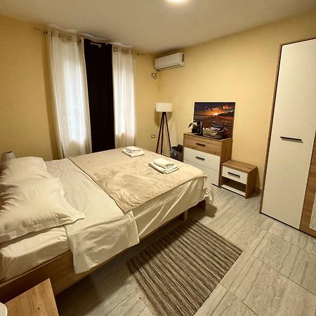 Urban Apartment In Blloku Tirana Zewnętrze zdjęcie